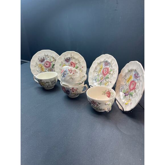 Set of Vintage Sheraton Tea Cups and Saucers by Johnson Brothers - Picture 3 of 9